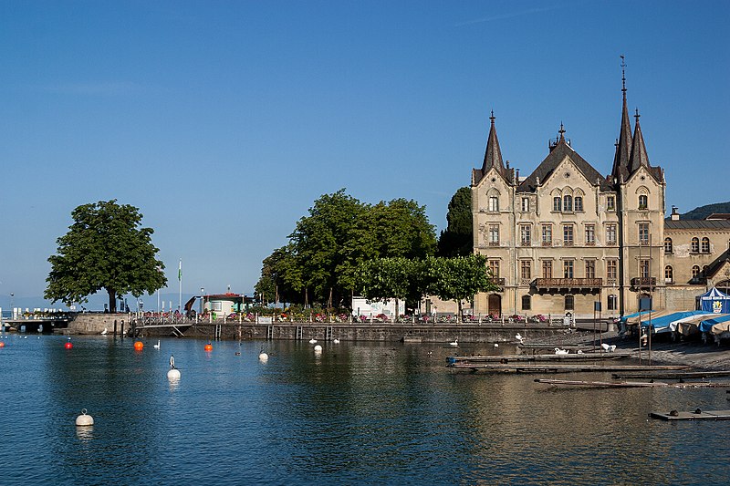 File:2004-Vevey-Schloss.jpg