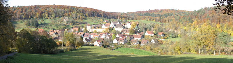 File:2005-10-26 Bebenhausen mit Kloster.jpg