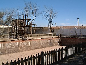 2005.11.14 39 Pool Humberstone Chile.jpg