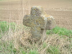 Field cross on the road to Offstein