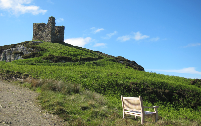 File:2011 Schotland Castle Varrich met bank 4-06-2011 17-50-07.png