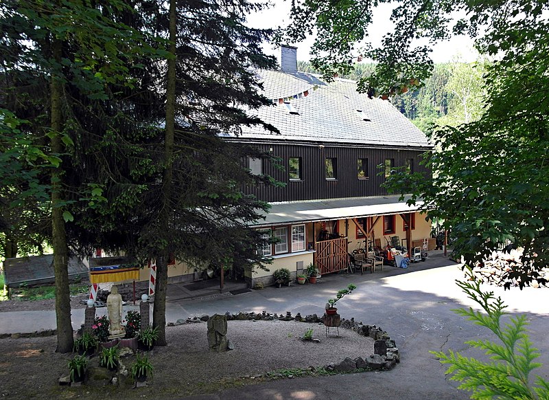 File:20180528100DR Schönfeld (Dippoldiswalde) Buddhistisches Kloster.jpg