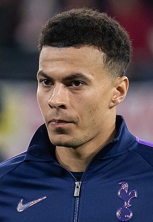 https://upload.wikimedia.org/wikipedia/commons/thumb/7/7e/2020-03-10_Dele_Alli_%28cropped%29.jpg/300px-2020-03-10_Dele_Alli_%28cropped%29.jpg