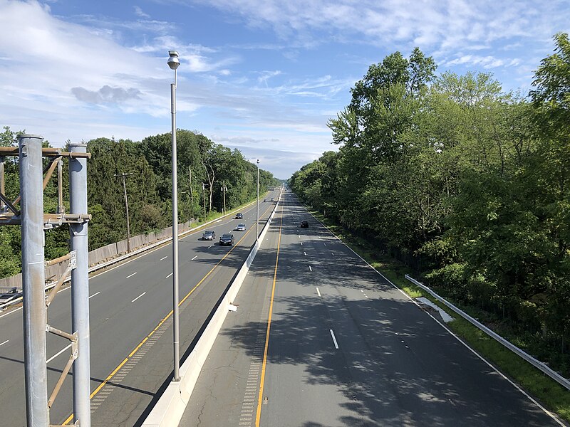 File:2021-08-08 16 09 17 View south along New Jersey State Route 208 from the overpass for Bergen County Route S93 (Russell Avenue) in Wyckoff Township, Bergen County, New Jersey.jpg