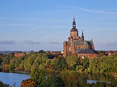 20221009 ScheWo Blick auf Stralsund St Marien.jpg