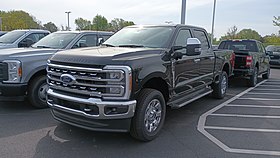2023 Ford F-350 Super Duty front view.jpg