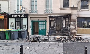 Aftermath of a fire on Rue Saint Marc. 2 Paris rue Saint Marc incendie facade 23 mars.jpg