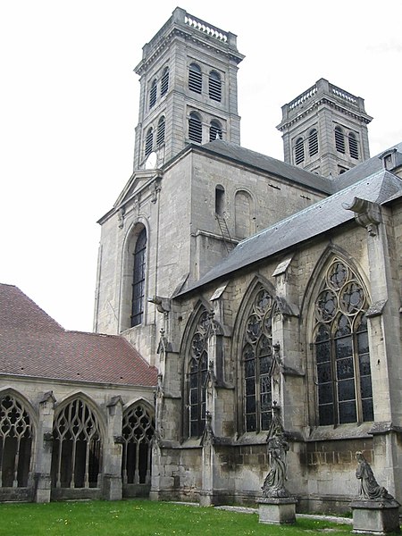 File:55 VERDUN Cathedrale+Cloitre.JPG