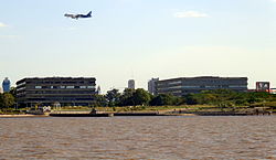 Aerolinea LAN Ciudad Universitaria.JPG