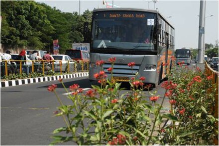 Dedicated BRTS corridor in the centre of road