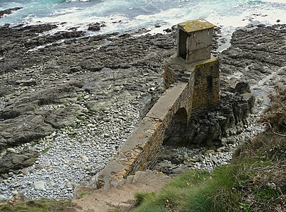 Picture about a particular structure along the coast of Brest