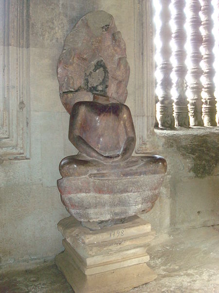 File:Angkor Wat 13 49.JPG