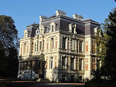 Le château Dampierre.