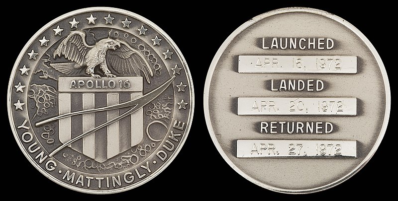 File:Apollo 16 Flown Silver Robbins Medallion (SN-19).jpg