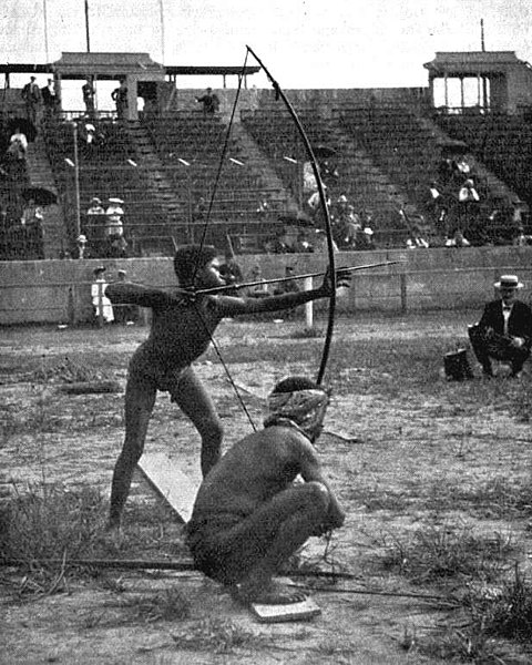 Datei:Archery on Antropology days during 1904 Summer Olympics.jpg