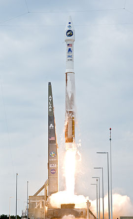Peluncuran Atlas V 401 membawa wahana antariksaLunar Reconnaissance Orbiter dan LCROSS pada tanggal 18 Juni, 2009