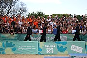 Deutsch: Beachvolleyball bei den Olympischen Jugendspielen 2018; Tag 11, 17. Oktober 2018; Jungen, Medaillenzeremonie - Gold: Schweden (David Åhman & Jonatan Hellvig), Silber: Niederlande (Matthew Immers & Yorick de Groot), Bronze: Argentinien (Bautista Amieva & Mauro Zelayeta) English: Beach volleyball at the 2018 Summer Youth Olympics at 17 October 2018 – Boys Victory ceremony - Gold: Sweden (David Åhman & Jonatan Hellvig), Silver: Netherlands (Matthew Immers & Yorick de Groot), Bronze: Argentina (Bautista Amieva & Mauro Zelayeta)