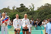 Deutsch: Beachvolleyball bei den Olympischen Jugendspielen 2018; Tag 11, 17. Oktober 2018; Mädchen, Medaillenzeremonie - Gold: Russland (Maria Woronina & Maria Botscharow), Silber: Italien (Claudia Scampoli & Nicol Bertozzi), Bronze: Norwegen (Emilie Olimstad & Frida Berntsen) English: Beach volleyball at the 2018 Summer Youth Olympics at 17 October 2018 – Girls Victory ceremony - Gold: Russia (Maria Voronina & Maria Bocharov), Silber: Italy (Claudia Scampoli & Nicol Bertozzi), Bronze: Norway (Emilie Olimstad & Frida Berntsen)