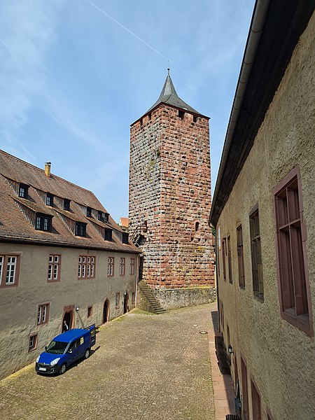 File:Bergrothenfels, Burg Rothenfels, Bergfried (1).jpg