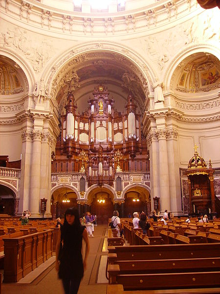 File:Berlin Dom Innen Orgel 1.JPG