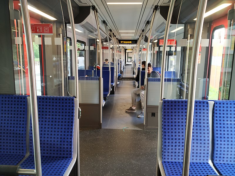 File:Berlin S-Bahn 483-484 Innenraum.jpg