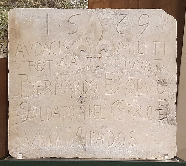 The original plaque set on the house of Bernardo de Opuo