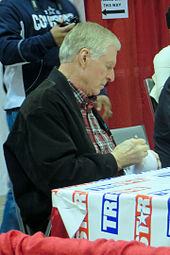Lilly signs autographs in 2014. Bob Lilly signs autographs Jan 2014.jpg