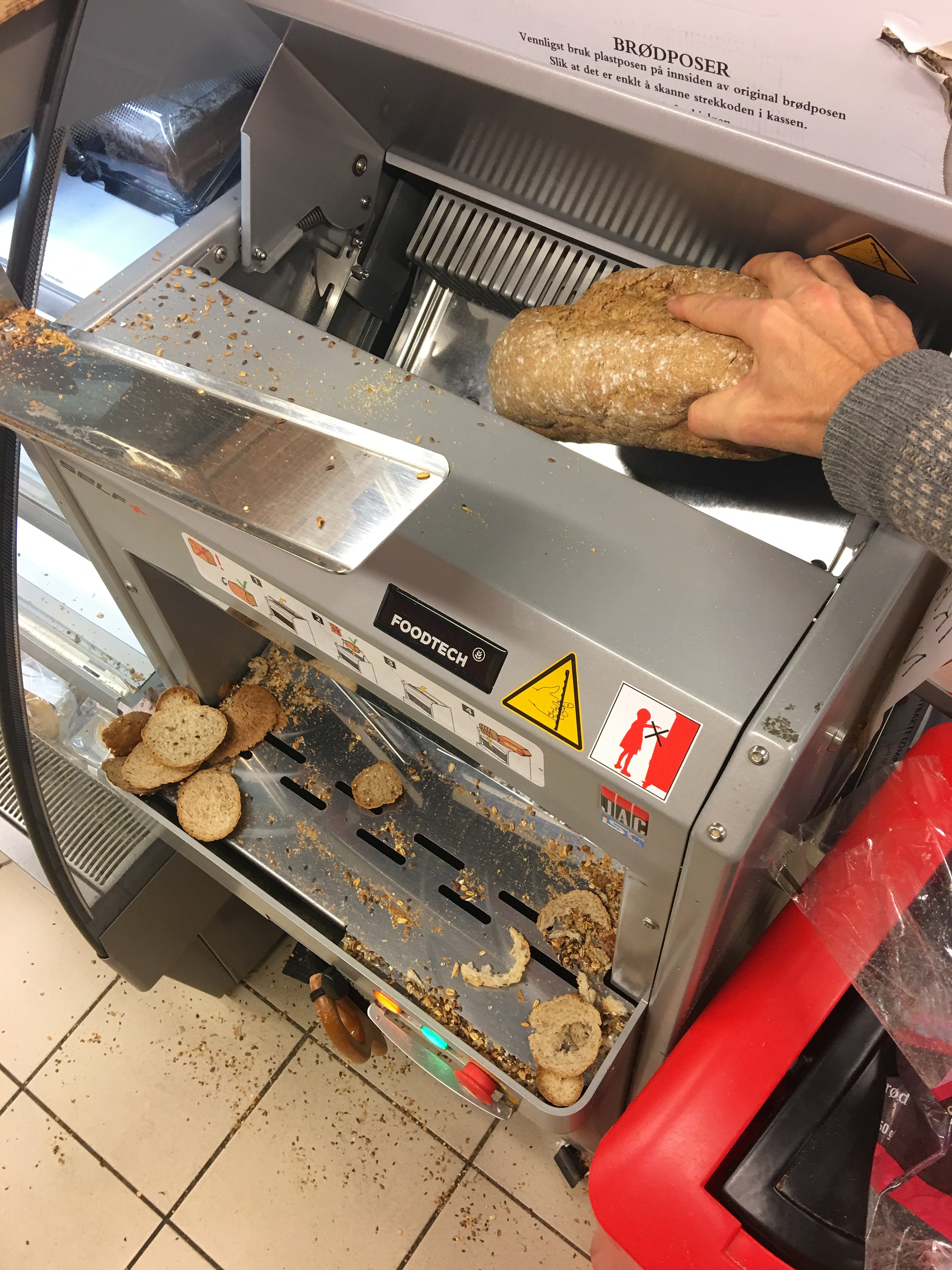 File:Bread slicing machine Foodtech Brødskjæremaskin EXTRA COOP