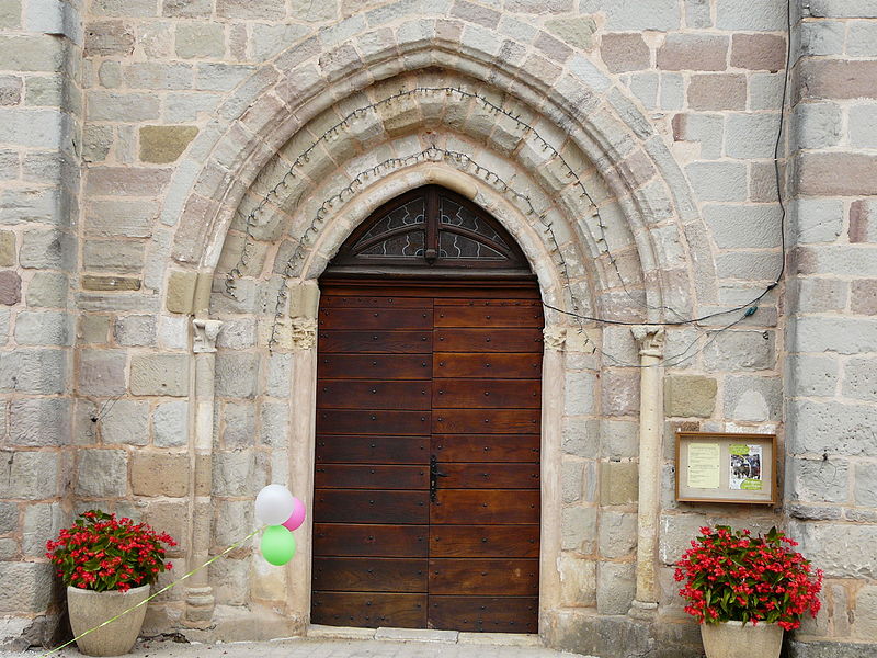 File:Brignac-la-Plaine église portail.JPG