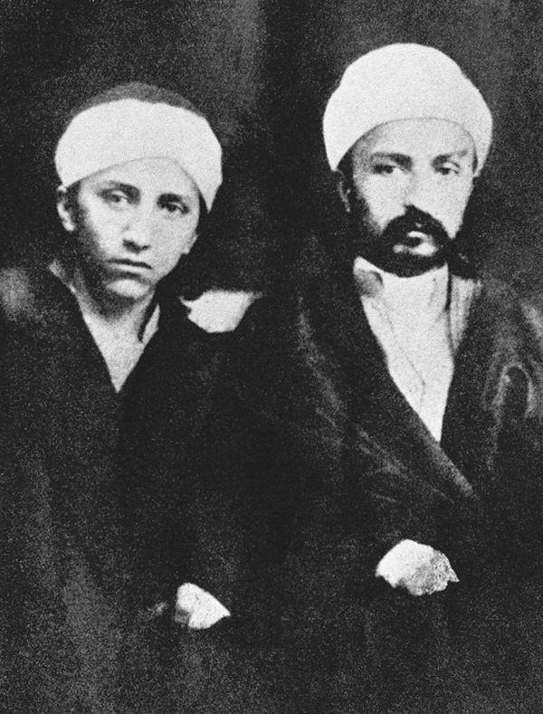 ʻAbdu'l-Bahá (right) with his brother Mírzá Mihdí
