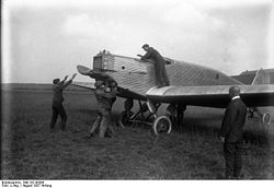 Trabalhando em um avião marítimo Junkers