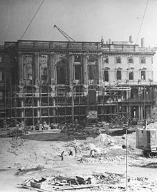The demolition of the Schlüterhof, up to this point still largely preserved, 1950