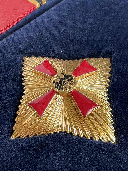 File:Bundesverdienstkreuz Grand Cross Star.png