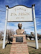 Busto de Eva Perón en la Plazoleta de la Mujer en Santa Rosa de Calamuchita.jpg
