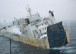 Foto av den forlatte Camilla på slep ca 200 miles utenfor Newfoundlandskysten.