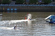 Deutsch: Kanusport bei den Olympischen Jugendspielen 2018; Tag 10, 16. Oktober 2018; Kleines Finale um die Bronzemedaille Jungen Einer-Kajak-Slalom: Tom Bouchardon (Frankreich) - George Snook (Neuseeland) English: Canoeing at the 2018 Summer Youth Olympics at 16 October 2018 – Boys' K1 slalom Bronze Medal Race: Tom Bouchardon (France) - George Snook (New Zealand)