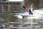 Deutsch: Kanusport bei den Olympischen Jugendspielen 2018; Tag 10, 16. Oktober 2018; Finale Jungen Einer-Kajak-Slalom: Lan Tominc (Slowenien, Gold) - Guan Changheng (China, Silber) - Tom Bouchardon (Frankreich, Bronze) English: Canoeing at the 2018 Summer Youth Olympics at 16 October 2018 – Boys' K1 slalom Gold Medal Race: Lan Tominc (Slovenia, gold) - Guan Changheng (China, silver) - Tom Bouchardon (France, bronze)