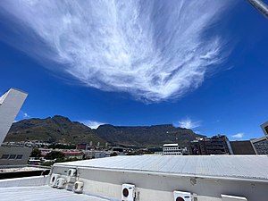 Cape Town skyline with Table Mountain.jpg