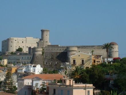 Castle of the houses of Anjou and Aragon