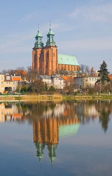 File:Catedral de Gniezno, Polonia, 2012-04-06, DD 01.JPG