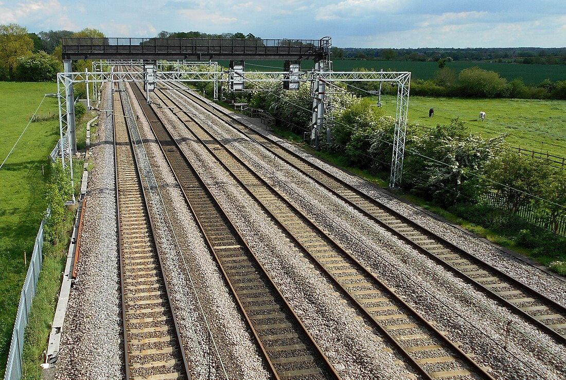 Quadruple-track railway