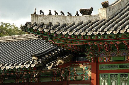 Roof with protective figurines, Changdeokgung