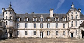 Chateau Tanlay facade cour grand chateau.jpg
