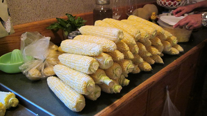 File:Corn on a tray.JPG