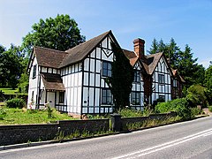 Cottage overlooking the Thames - geograph.org.uk - 21179.jpg