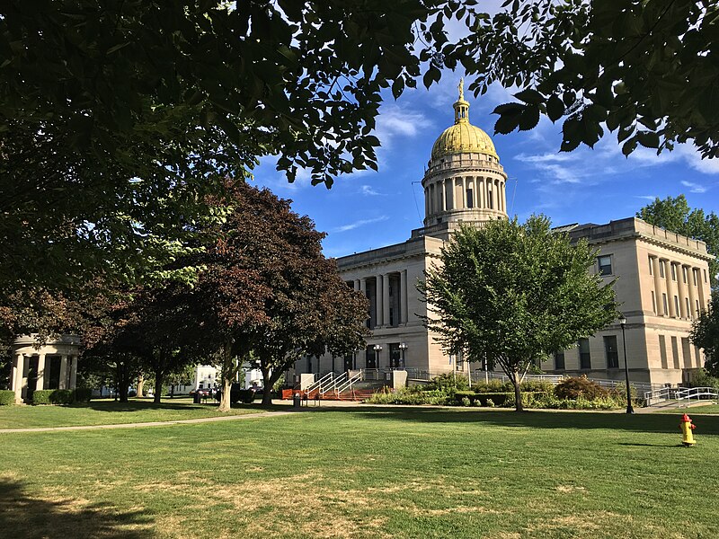 File:County Courthouse and Courthouse Park, Cortland, New York - 20200903.jpg