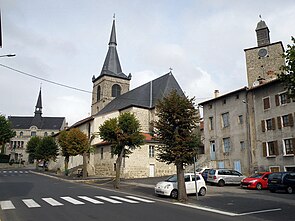 Craponne-sur-Arzon Mairie-église-donjon.JPG