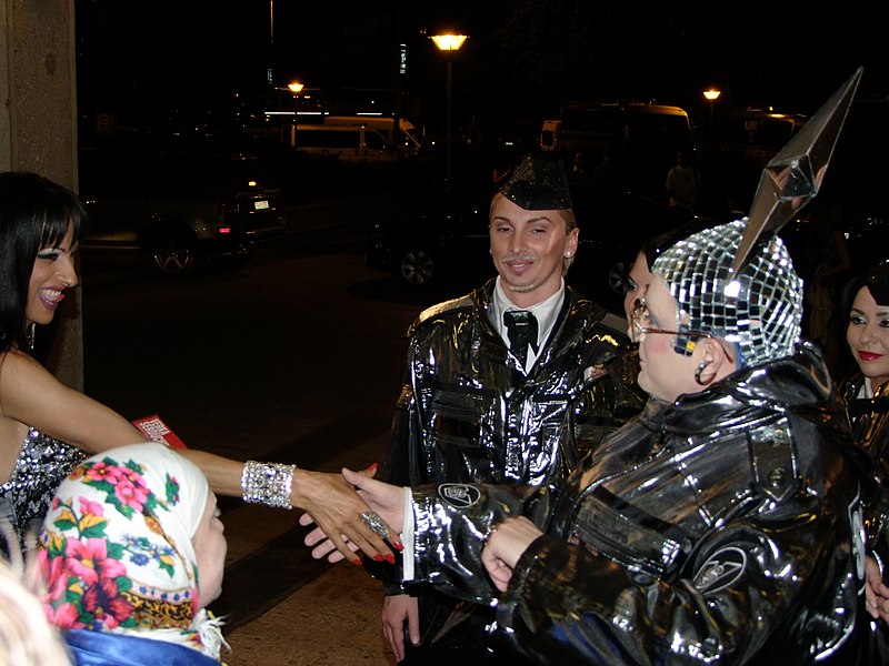 File:Dana International meets Verka Serduchka in Belgrade, 2008.jpg