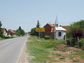 Donji Andrijevci (ulaz u selo).jpg
