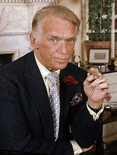<span class="mw-page-title-main">Douglas Fairbanks Jr.</span> American actor and United States naval officer (1909–2000)